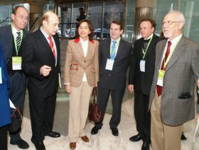 La Ministra Rosa Aguilar y Abel Caballero, con otros asistentes al Congreso Nacional de Medio Ambiente